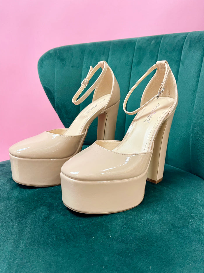 Nude Pumps